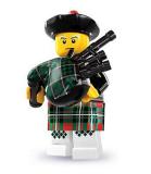 8831-bagpiper